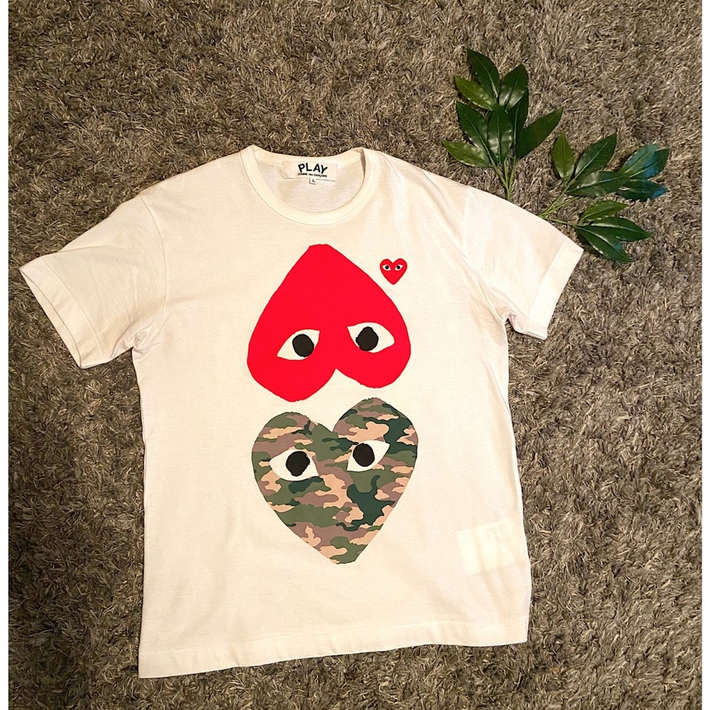 SOLD Comme Des Garçons PLAY Two Heart Camo Tee - Picture 2 of 7